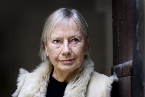 S�DAN. Tine Bryld - medlem af Politikens t�nktank - kommer med sit personlige bud p�, hvordan den triste kurve i ungdomsarbejdsl�sheden kan kn�kkes. Undervisningsminister Bertel Haarder giver sin replik til forslaget. - Foto: S�REN SCHNOOR 