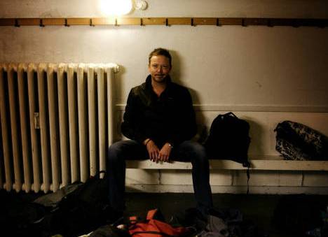 Kamp. Det var her i Thomas P. Hejles Ungdomshus i K�benhavn, han i 1980’erne startede sin karriere som dj. Vejen til anerkendelse som 'whitie' i hiphopmilj�et var lang og sej.